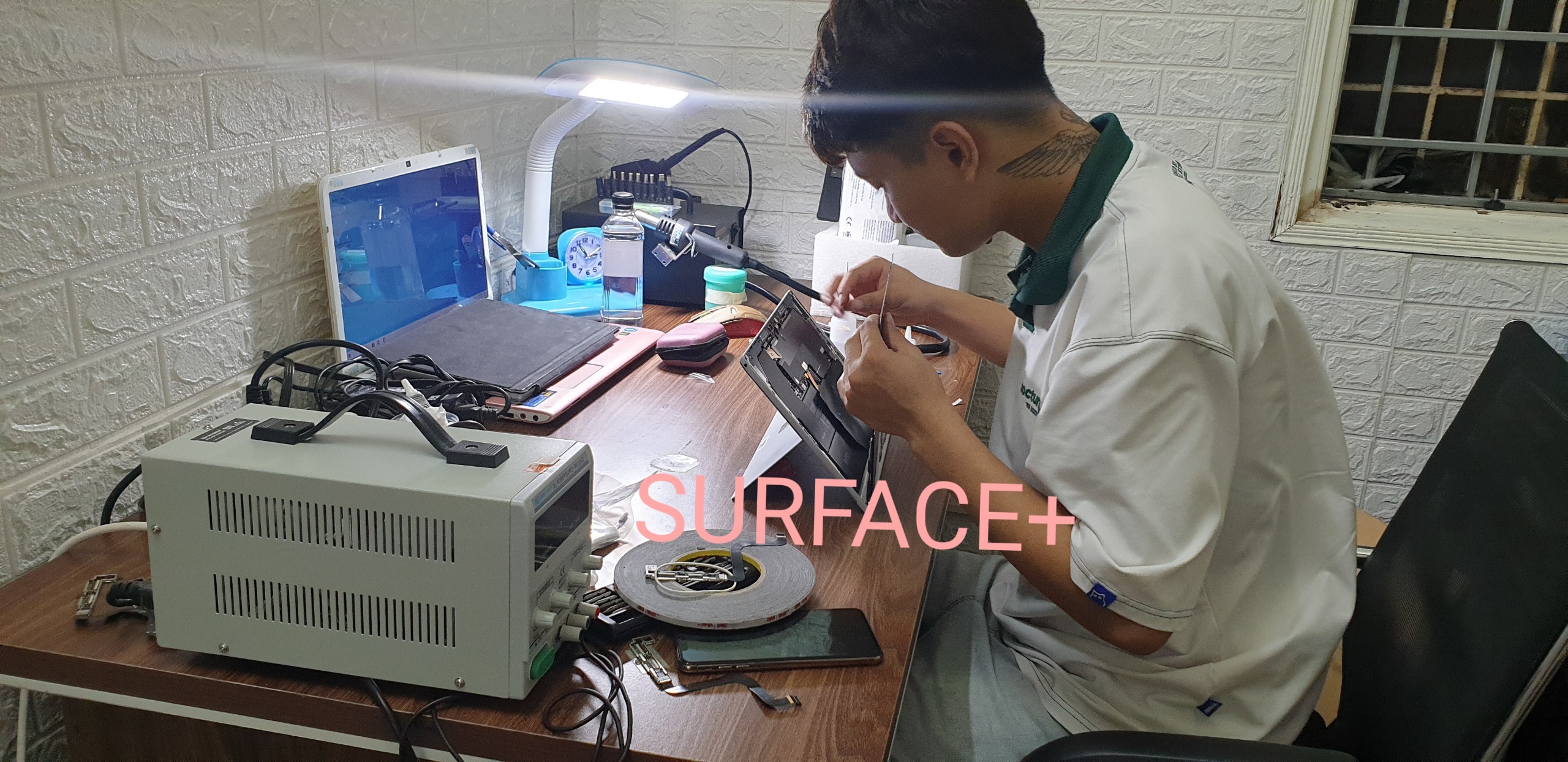 Địa chỉ thay pin surface uy tín tại Hà Nội 8 1 1 4 Địa chỉ thay pin surface uy tín tại Hà Nội