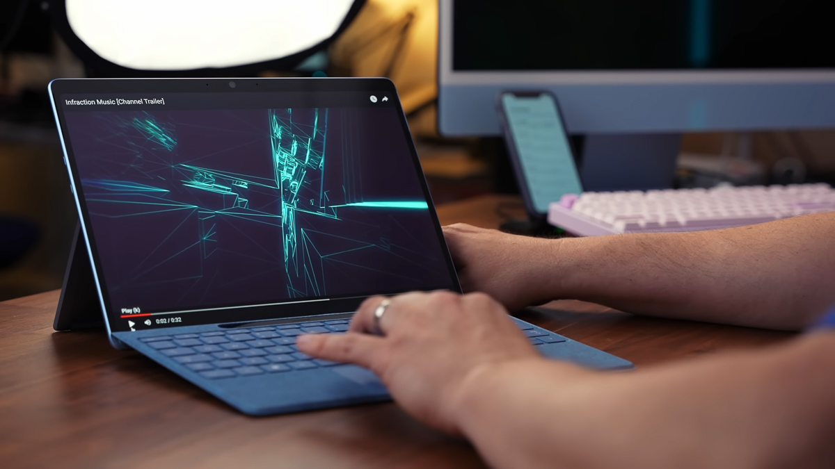danh gia surface 11 26 Đánh giá Surface Pro 11: Microsoft chưa từng tạo ra một chiếc Surface nào hoàn hảo như thế