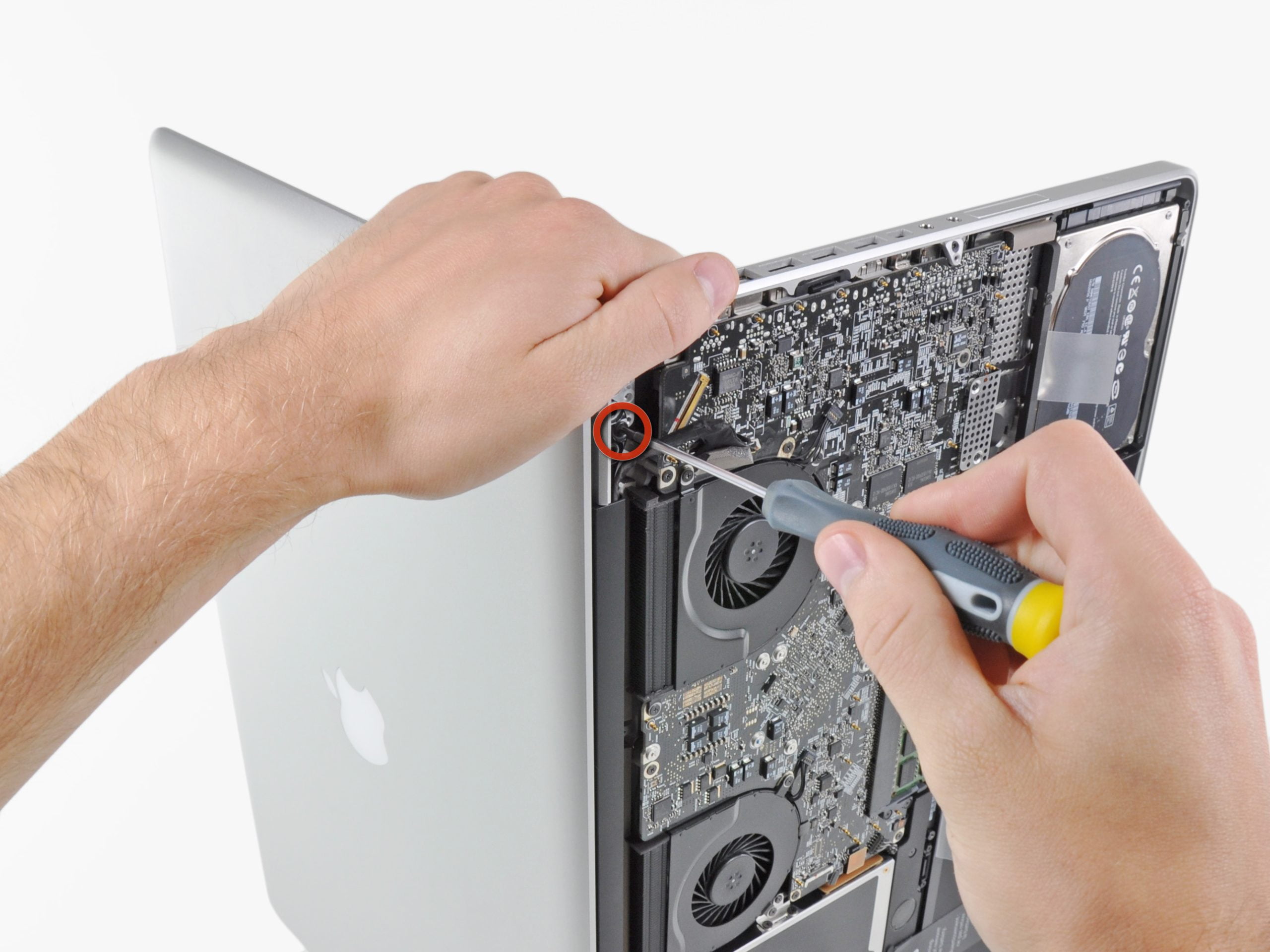 sua macbook mat nguon tai bien hoa scaled 1 MacBook Sửa Chữa Uy Tín Lấy Ngay - Chất Lượng Đỉnh Cao, Dịch Vụ Tận Tâm