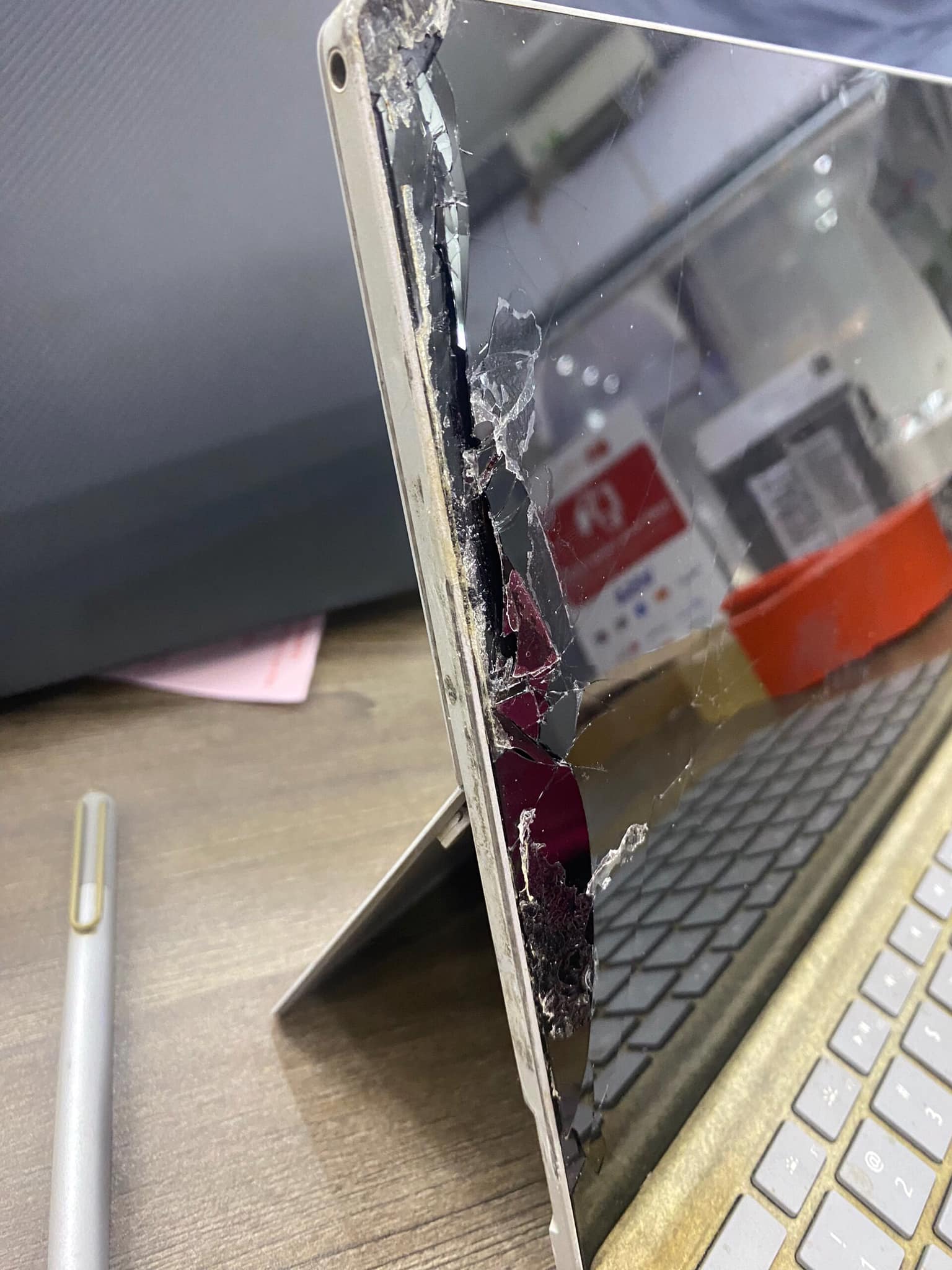 6 Thay Màn Hình Surface Chính Hãng Giá Rẻ Tại Hà Nội – Lấy Ngay Sau 30 Phút