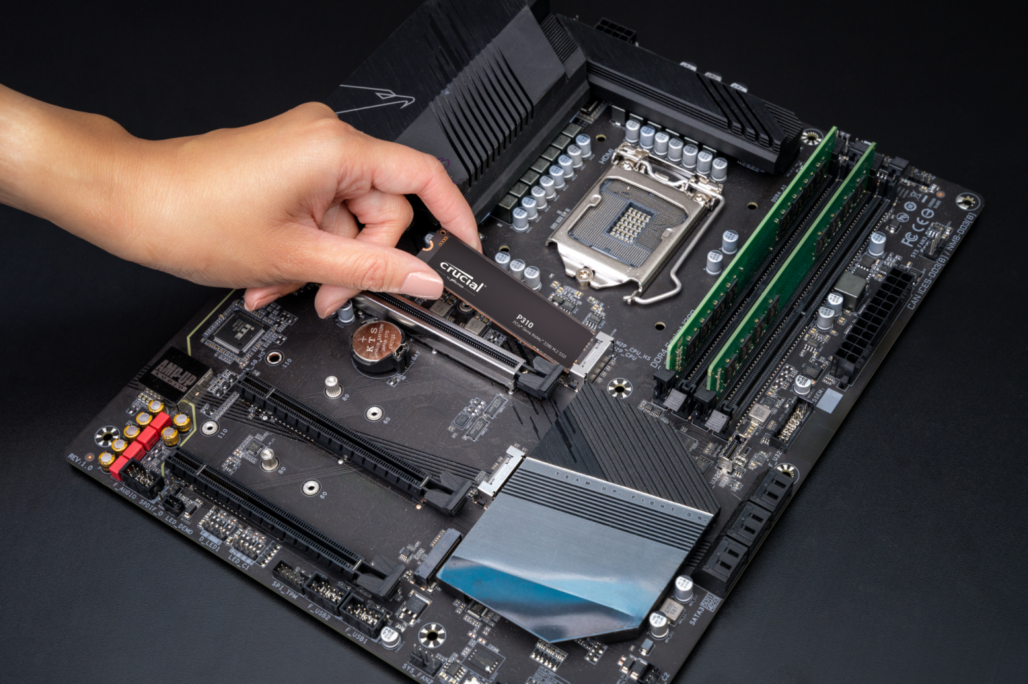 Ổ cứng SSD Crucial P310 Gen 4.0 NVMe 2280 4TB (CT4000P310SSD8) 6 Crucial P310 2280 Install In use Image 20 Ổ cứng SSD Crucial P310 Gen 4.0 NVMe 2280 4TB (CT4000P310SSD8)