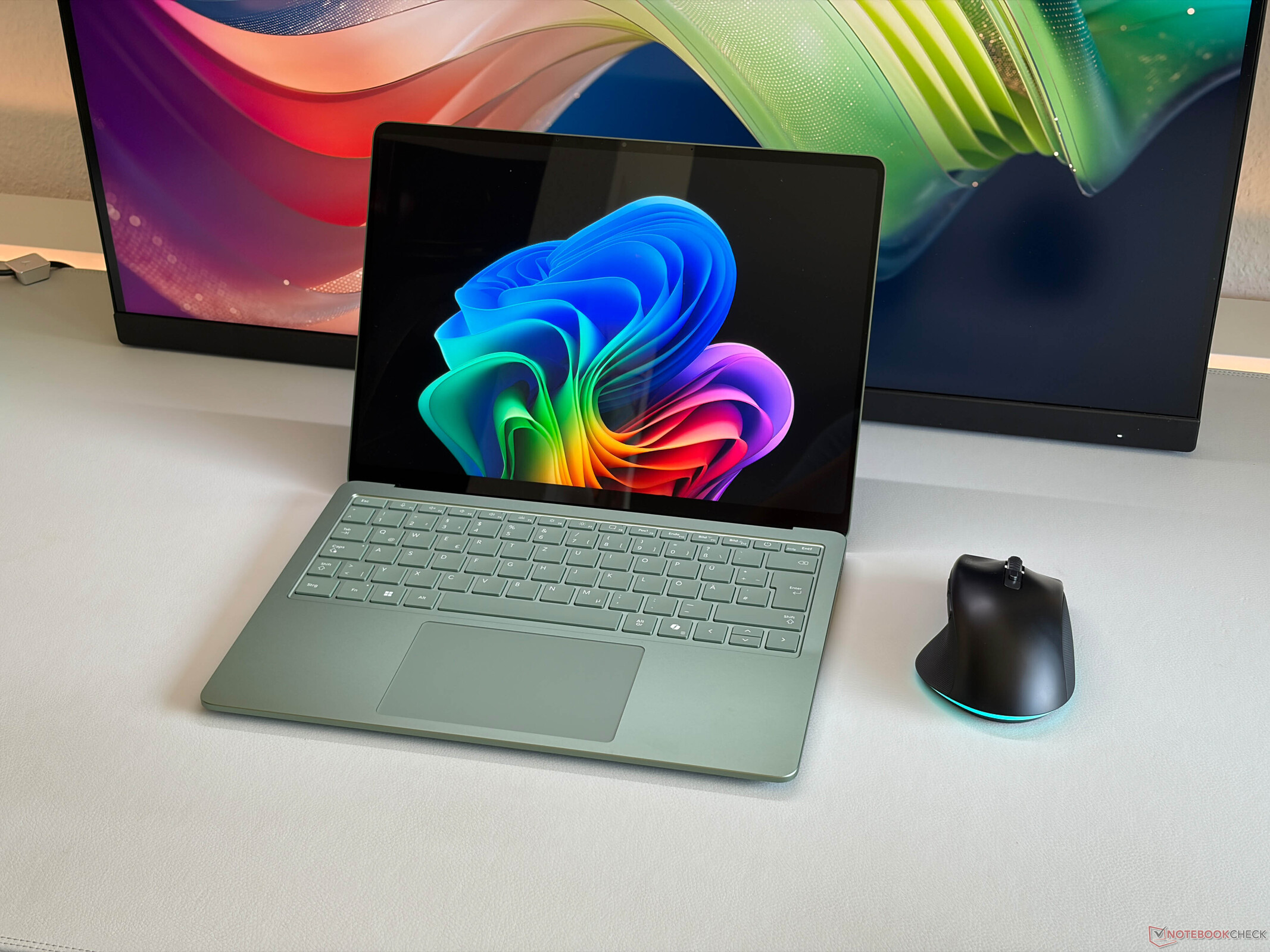 Surface Laptop 8 13.8″ Snapdragon X2 Plus RAM 16GB SSD 512GB - Mới